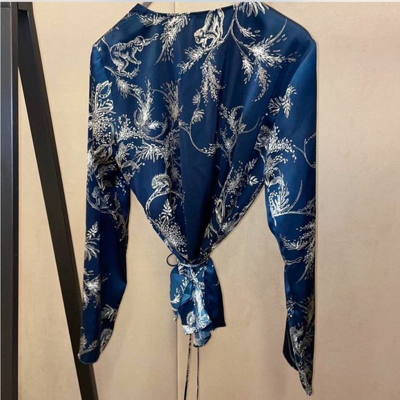 Little moon wrap silk blouse - Picture 2 of 3